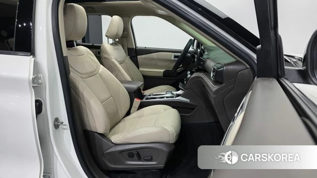 Ford Explorer 6th Generation 2022 Белый из Кореи, фото 2