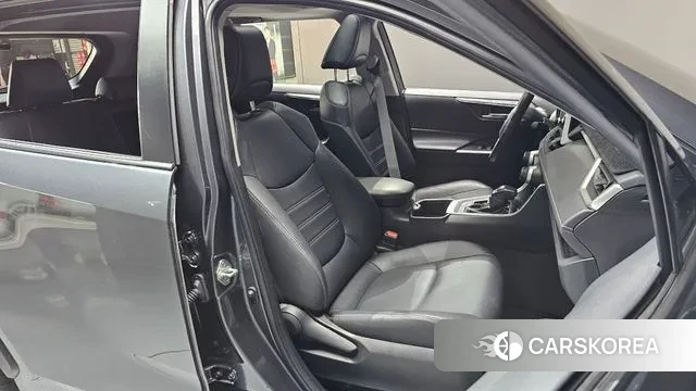 Toyota RAV4 5th Generation 2023 Серый из Кореи, фото 2