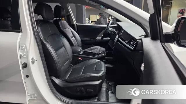 Kia Niro Plus 2022 Белый из Кореи, фото 2