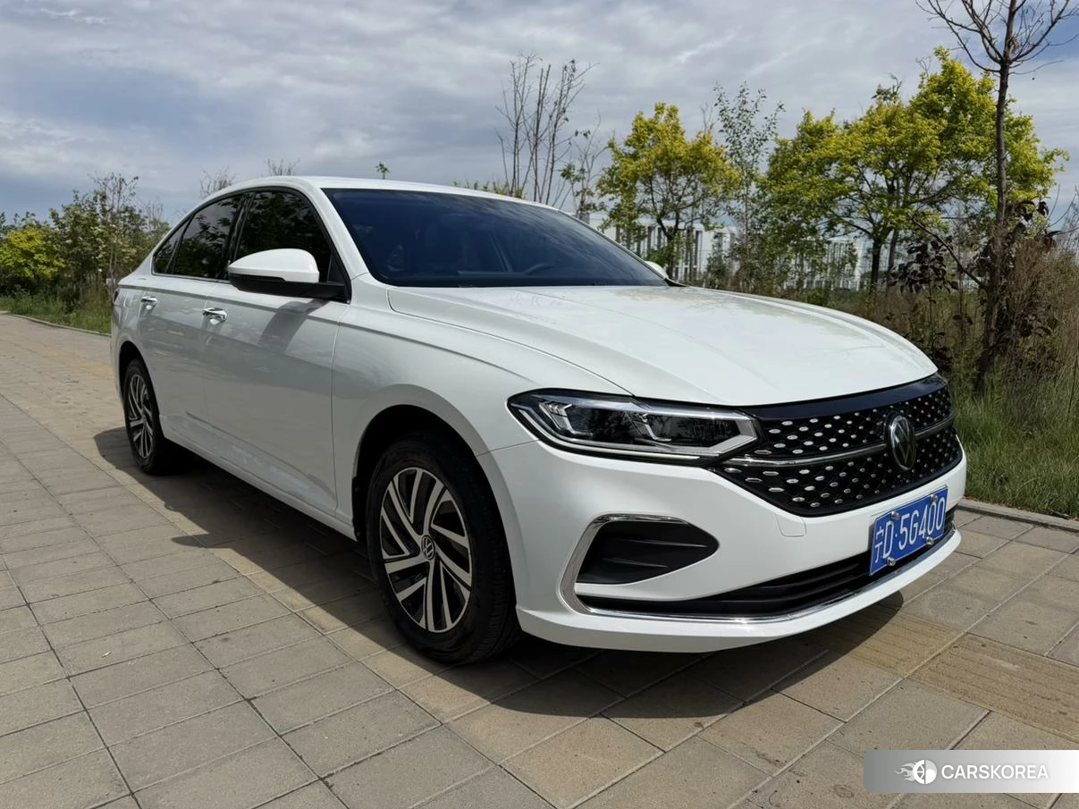 Volkswagen Lavida 2023 Белый из Китая, фото 2