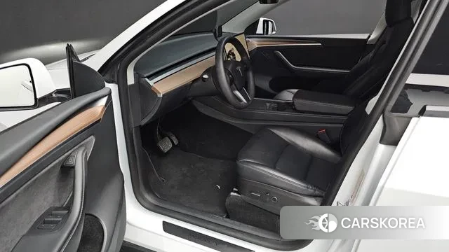 Tesla Model Y 2022 Белый из Кореи, фото 2