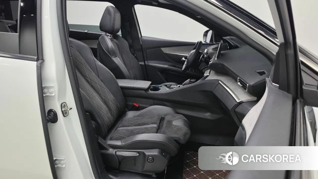 Peugeot 5008 second generation 2021 Белый из Кореи, фото 2