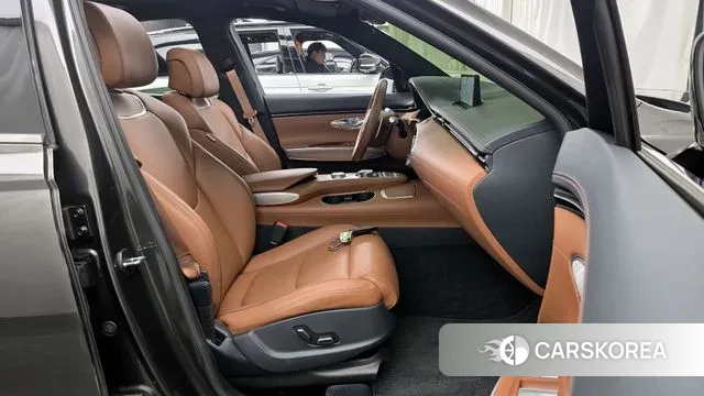 Genesis GV70 2024 Серый из Кореи, фото 2