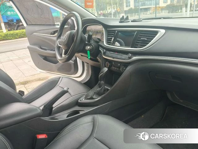 Buick Yinglang 2022 Белый из Китая, фото 2