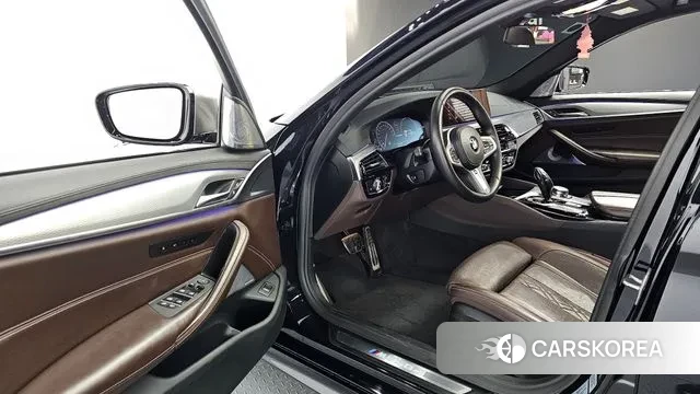 BMW 5 Series (G30) 2019 Черный из Кореи, фото 2