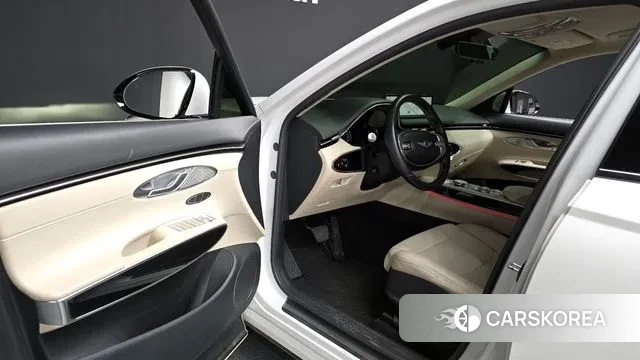 Genesis GV70 2022 Белый из Кореи, фото 2