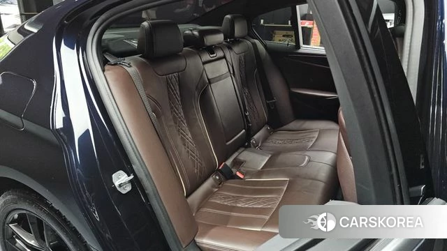 BMW 5 Series (G30) 2018 Черный из Кореи, фото 2
