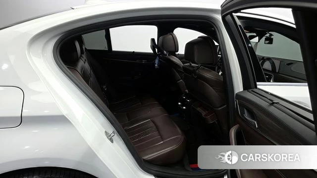 BMW 5 Series (G30) 2018 Белый из Кореи, фото 2