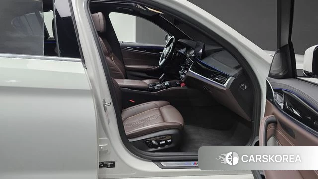 BMW 5 Series (G30) 2022 Белый из Кореи, фото 2