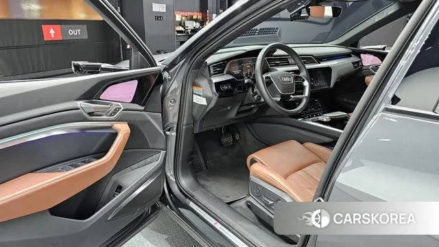 Audi e-Tron 2022 Серый из Кореи, фото 2