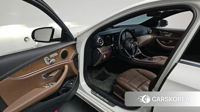 Mercedes-Benz E-Class W213 2021 Белый из Кореи, фото 2