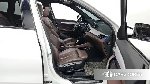 BMW X1 (F48) 2021 Белый из Кореи, фото 2