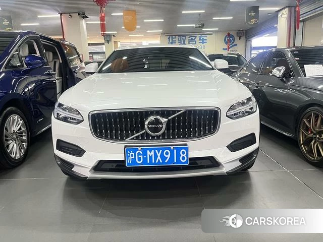 Volvo V90 2023 Белый из Китая, фото 2