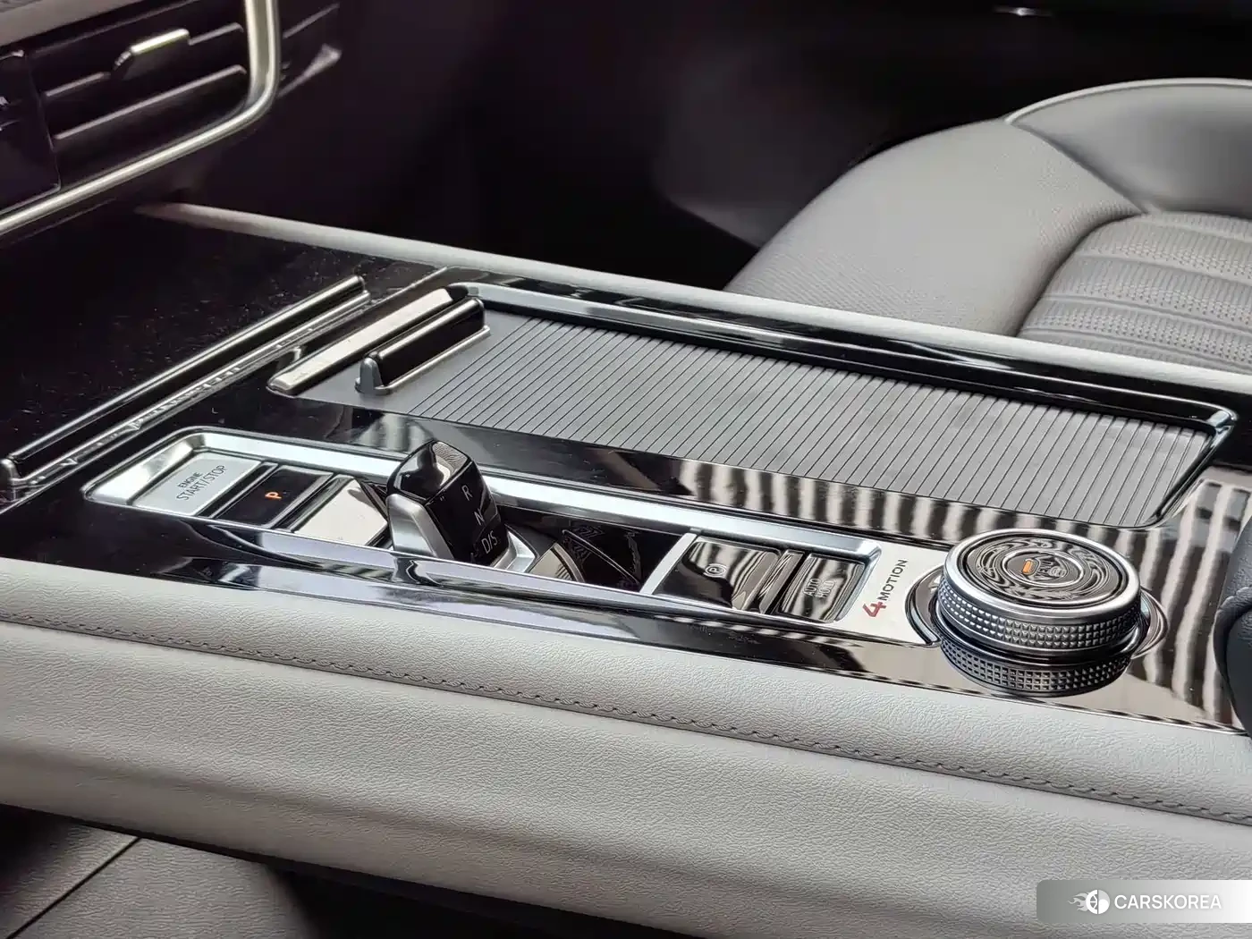Volkswagen Touareg 2024 Черный из Китая, фото 2