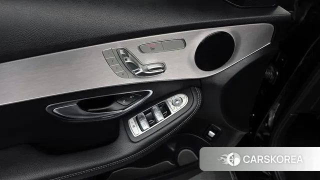 Mercedes-Benz C-Class W205 2020 Черный из Кореи, фото 2