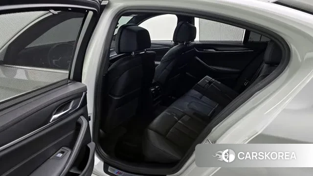 BMW 5 Series (G30) 2023 Белый из Кореи, фото 2