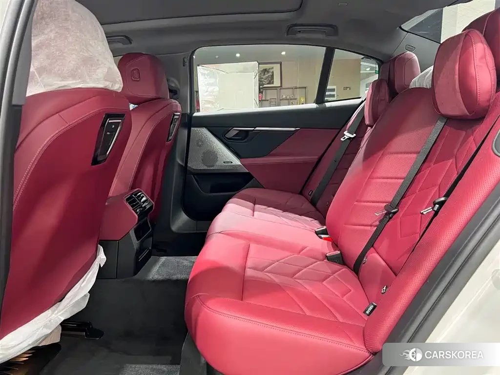 BMW 5 series 2026 Белый из Китая, фото 2