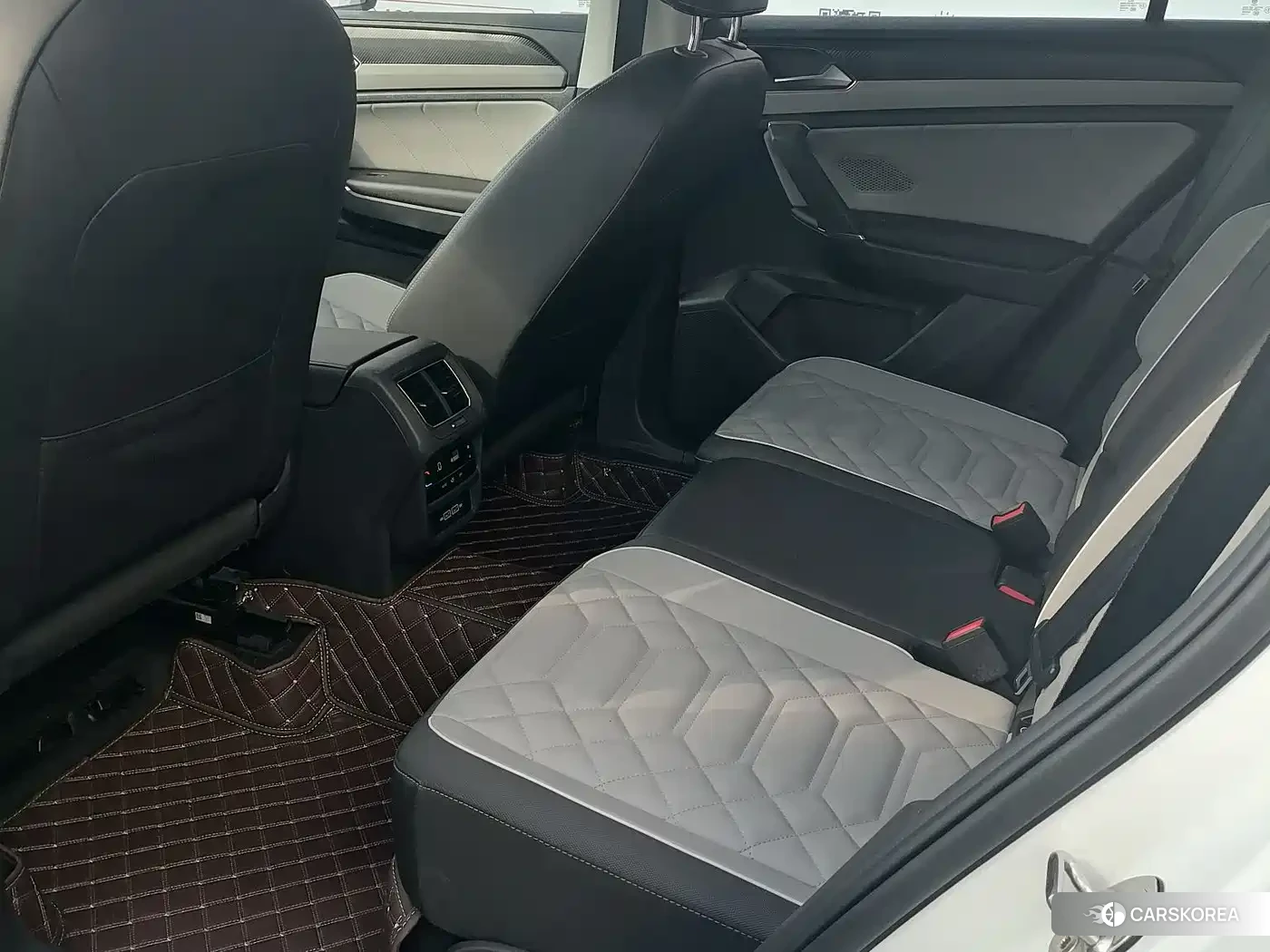 Volkswagen Tayron 2023 Белый из Китая, фото 2