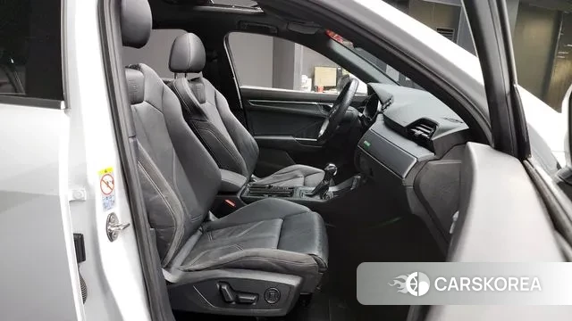 Audi Q3 (F3) 2020 Белый из Кореи, фото 2