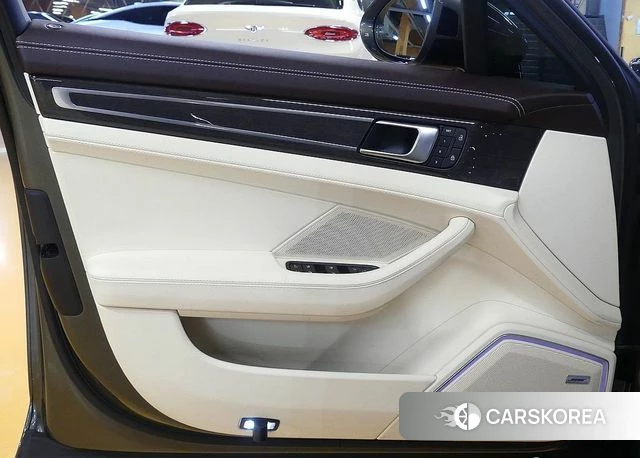 Porsche Panamera (971) 2022 Светло-зеленый из Кореи, фото 2