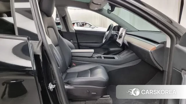 Tesla Model Y 2022 Черный из Кореи, фото 2