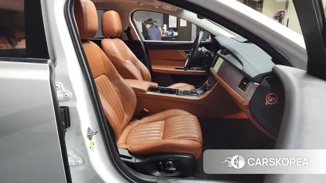 Jaguar XF (X260) 2019 Белый из Кореи, фото 2