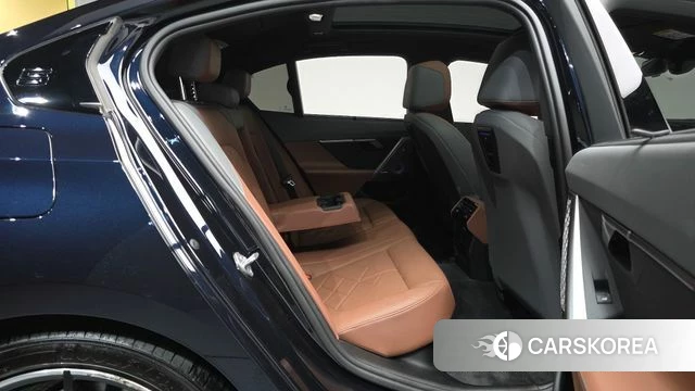 BMW 5 Series (G60) 2024 Черный из Кореи, фото 2