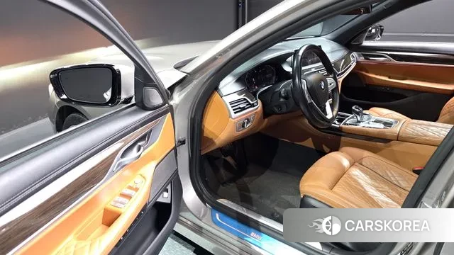 BMW 7 Series (G11) 2020 Песочный из Кореи, фото 2