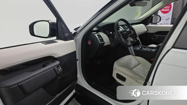 Land Rover Discovery 5 2024 Белый из Кореи, фото 2