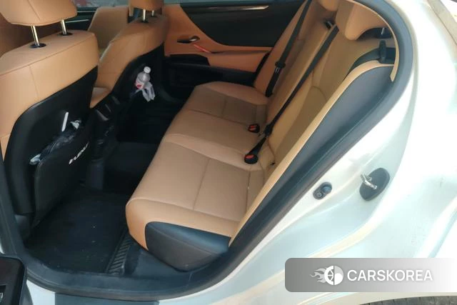 Lexus ES 2024 Белый из Китая, фото 2