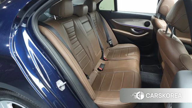 Mercedes-Benz E-Class W213 2018 Синий из Кореи, фото 2