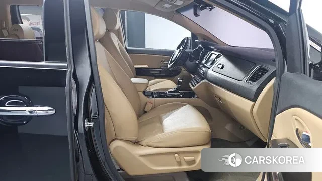 Kia The New Carnival 2018 Черный из Кореи, фото 2