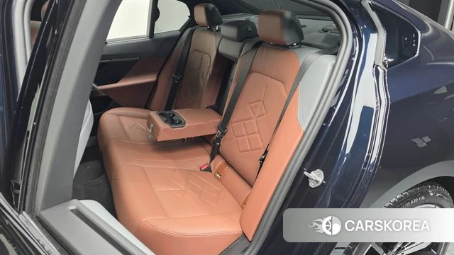 BMW 5 Series (G60) 2024 Черный из Кореи, фото 2