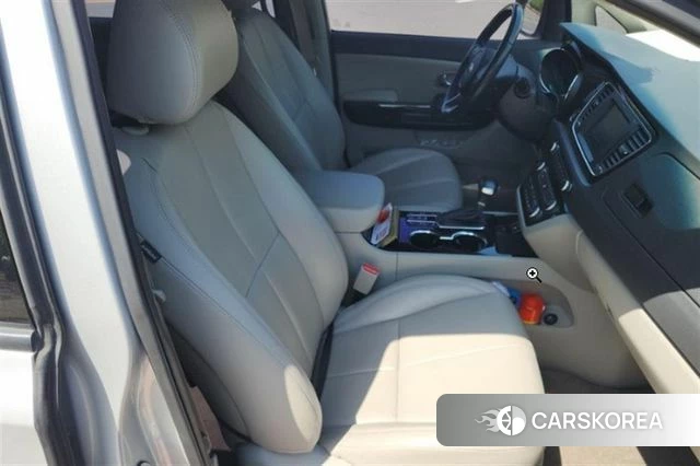 Kia The New Carnival 2018 Серебряный из Кореи, фото 2