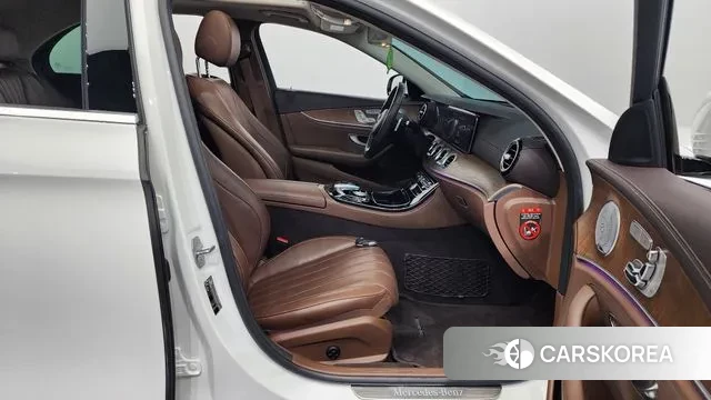 Mercedes-Benz E-Class W213 2018 Белый из Кореи, фото 2