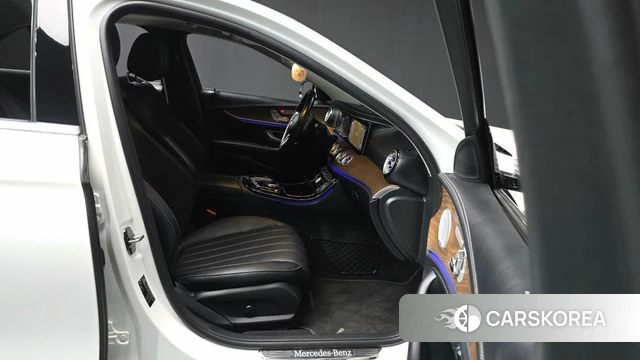 Mercedes-Benz E-Class W213 2020 Белый из Кореи, фото 2