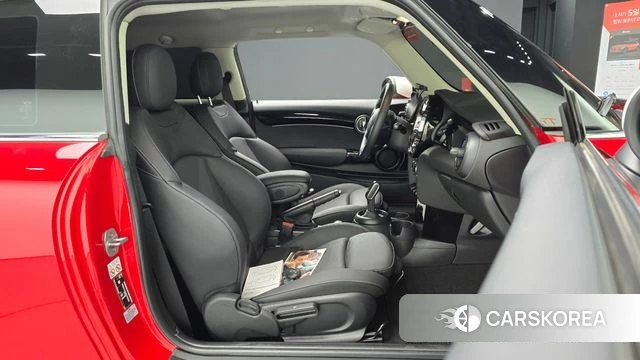 Mini Cooper 2023 Красный из Кореи, фото 2