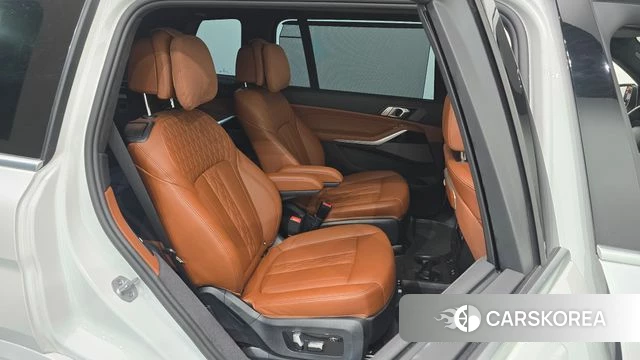 BMW X7 (G07) 2024 Белый из Кореи, фото 2