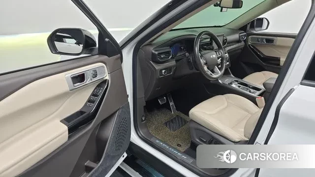 Ford Explorer 6th Generation 2021 Белый из Кореи, фото 2