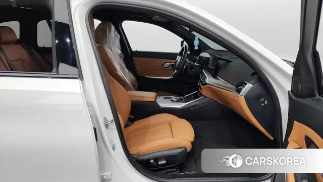 BMW 3 Series (G20) 2023 Белый из Кореи, фото 2