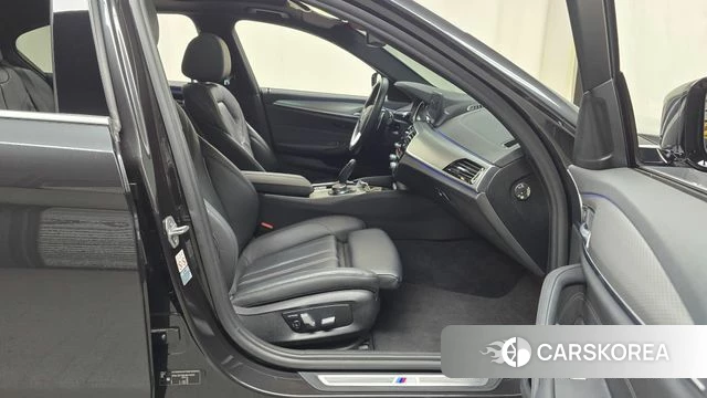 BMW 5 Series (G30) 2018 Серый из Кореи, фото 2