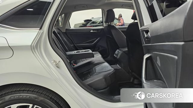 Volkswagen 7th Generation of Jetta 2024 Белый из Кореи, фото 2