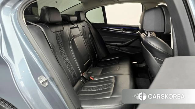 BMW 5 Series (G30) 2020 Серый из Кореи, фото 2