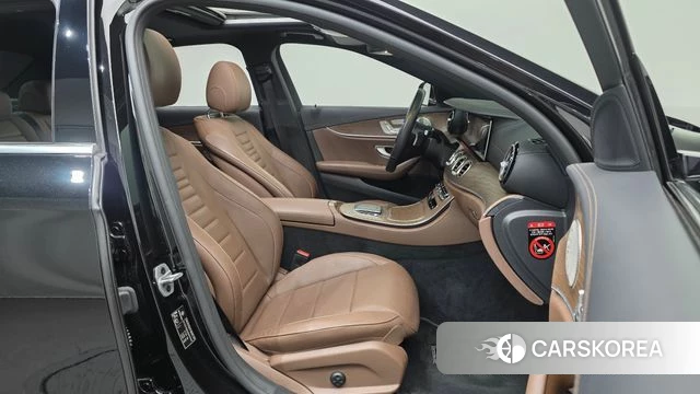 Mercedes-Benz E-Class W213 2021 Черный из Кореи, фото 2