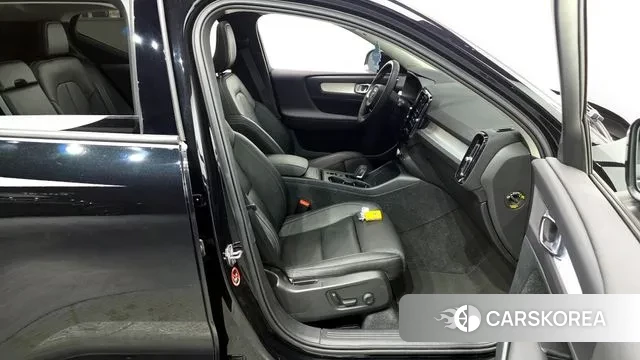 Volvo XC40 2021 Черный из Кореи, фото 2