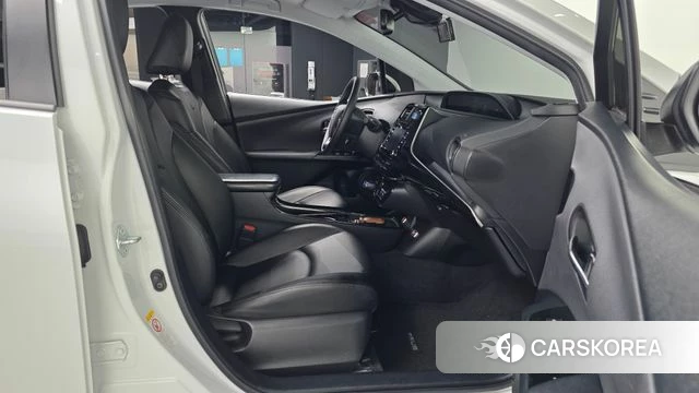 Toyota Prius 4th Generation 2021 Белый из Кореи, фото 2
