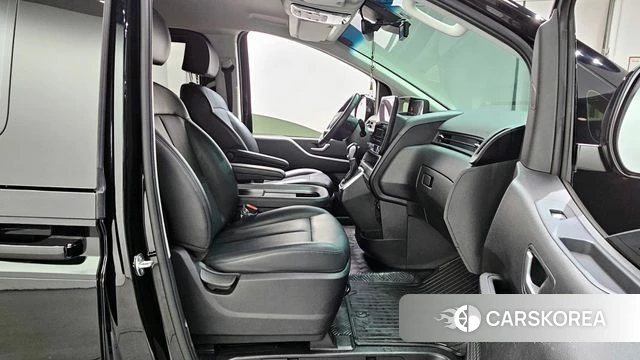 Hyundai Staria 2023 Черный из Кореи, фото 2