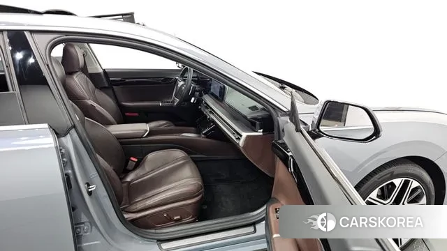 Hyundai Grandeur (GN7) 2023 Светло-серебряный цвет из Кореи, фото 2