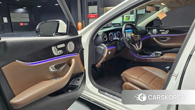 Mercedes-Benz E-Class W213 2018 Белый из Кореи, фото 2