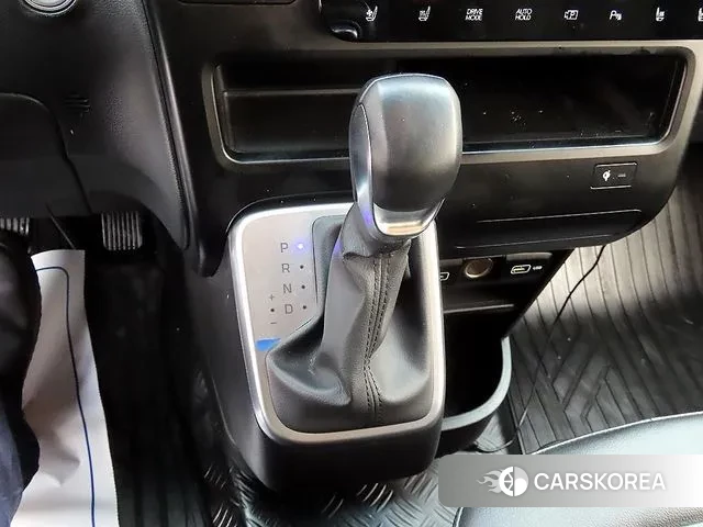 Hyundai Staria 2022 Серебристо-серый из Кореи, фото 2